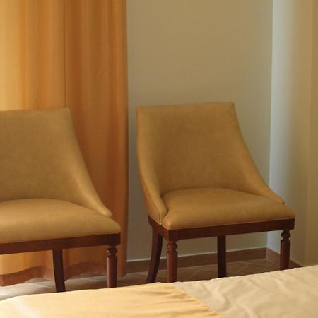 סוקהום Hotel Acra מראה חיצוני תמונה