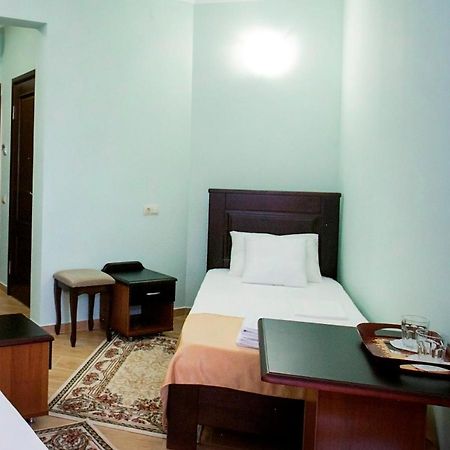 סוקהום Hotel Acra מראה חיצוני תמונה