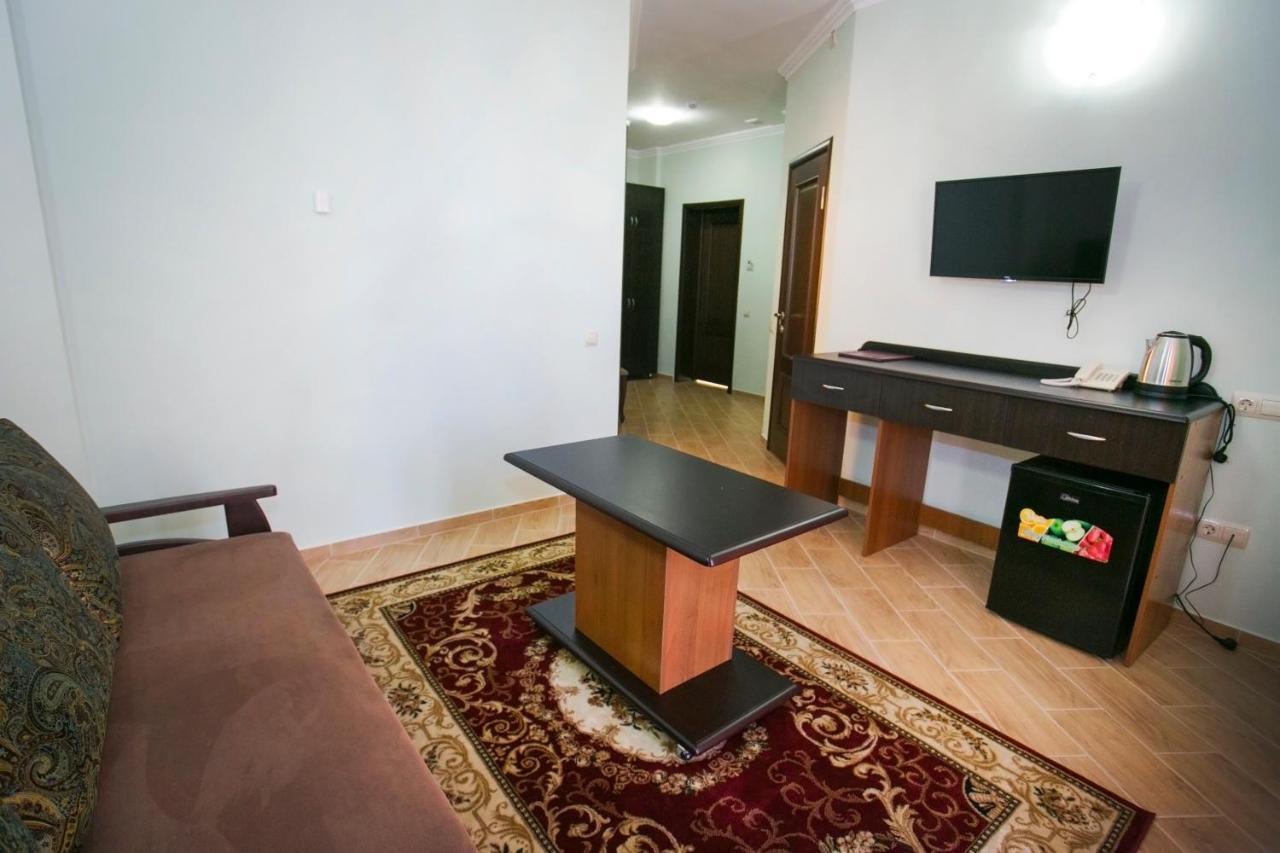 סוקהום Hotel Acra מראה חיצוני תמונה