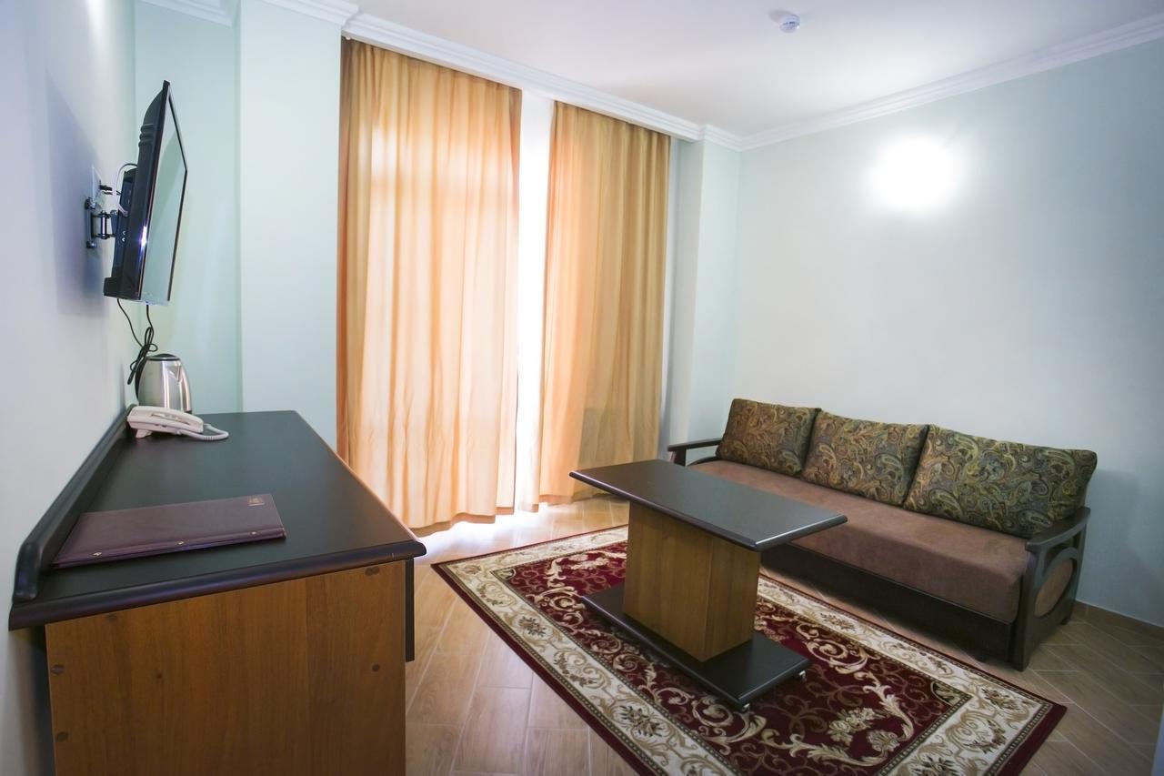 סוקהום Hotel Acra מראה חיצוני תמונה