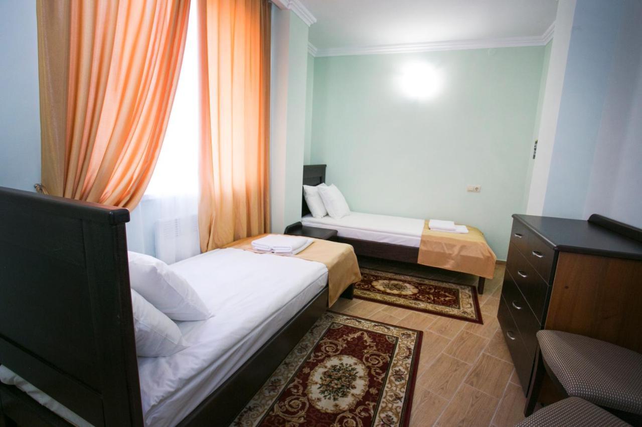 סוקהום Hotel Acra מראה חיצוני תמונה