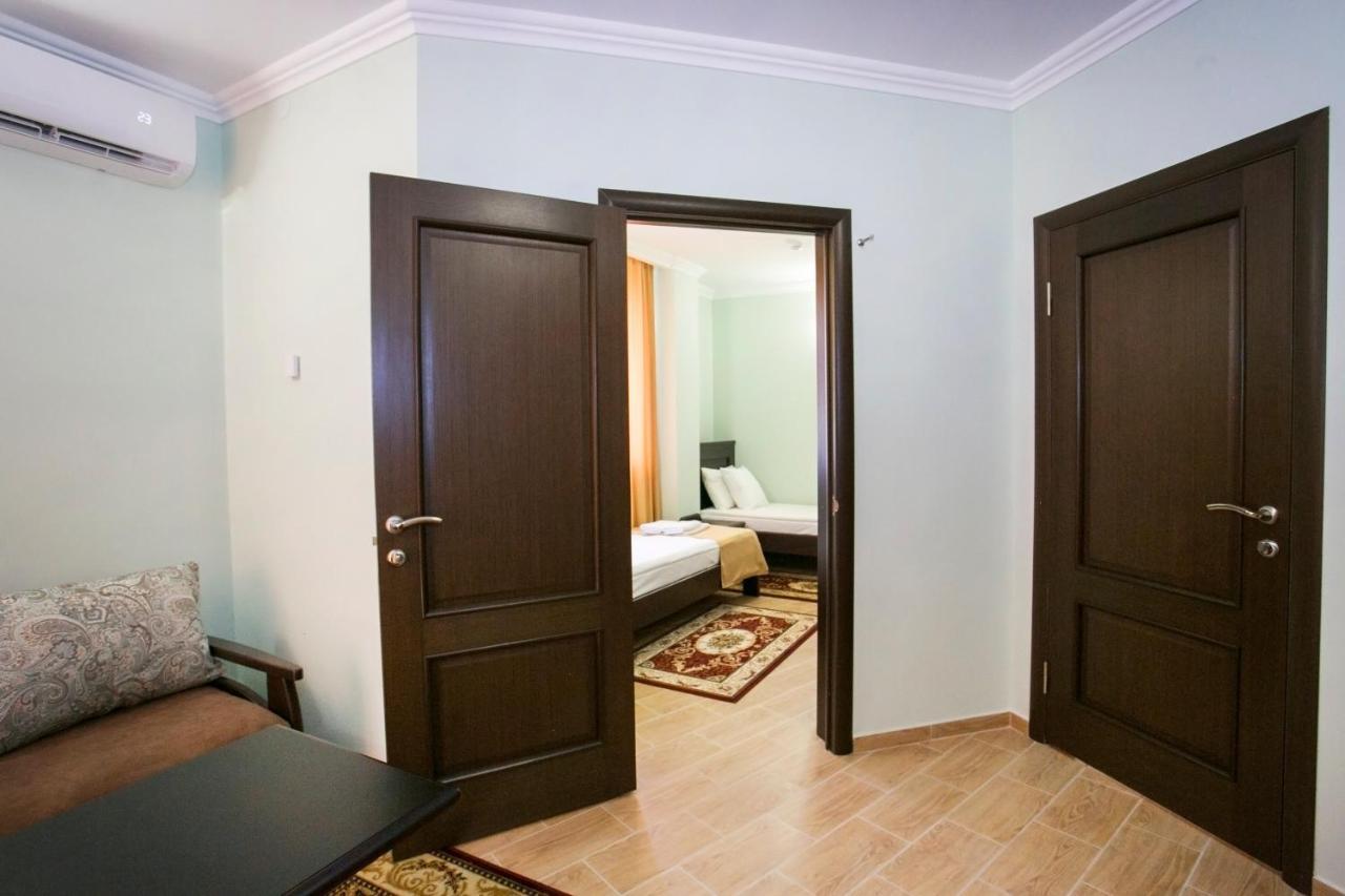 סוקהום Hotel Acra מראה חיצוני תמונה