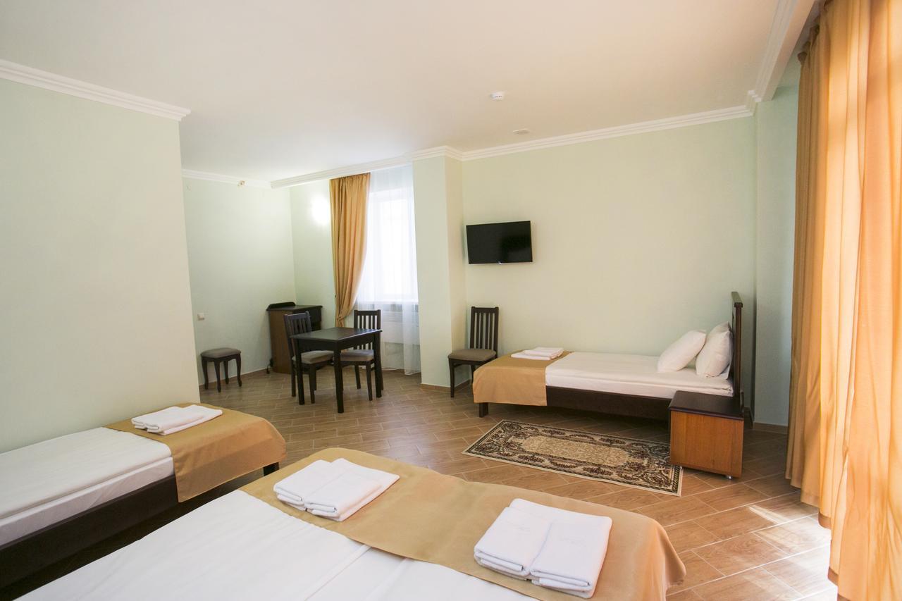 סוקהום Hotel Acra מראה חיצוני תמונה