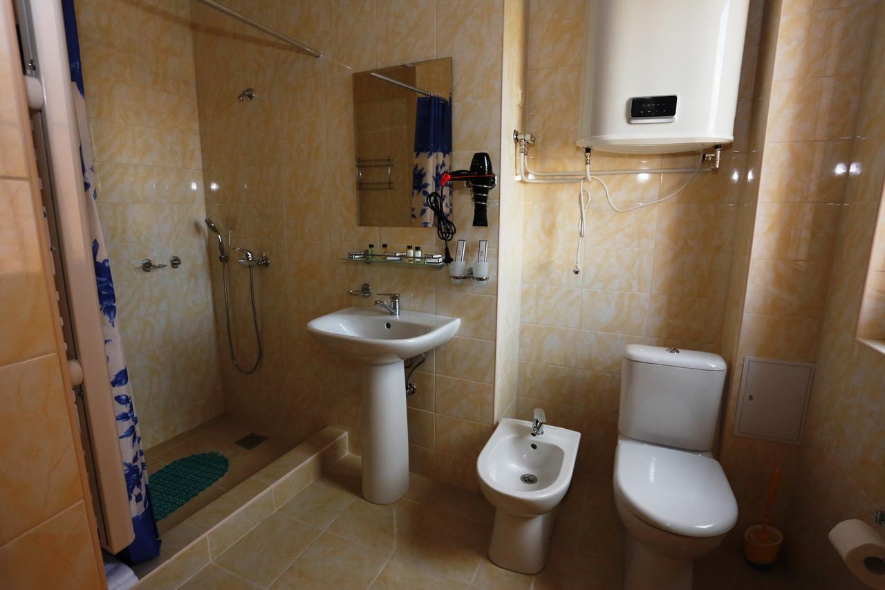 סוקהום Hotel Acra מראה חיצוני תמונה