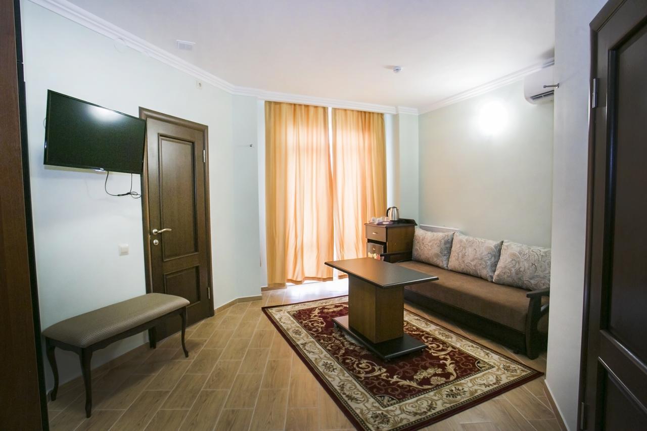 סוקהום Hotel Acra מראה חיצוני תמונה