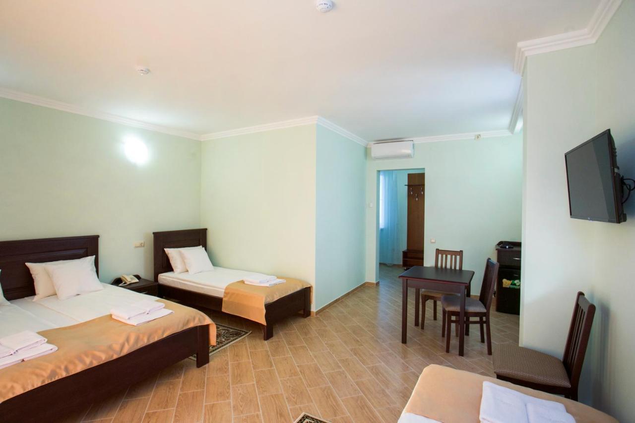 סוקהום Hotel Acra מראה חיצוני תמונה