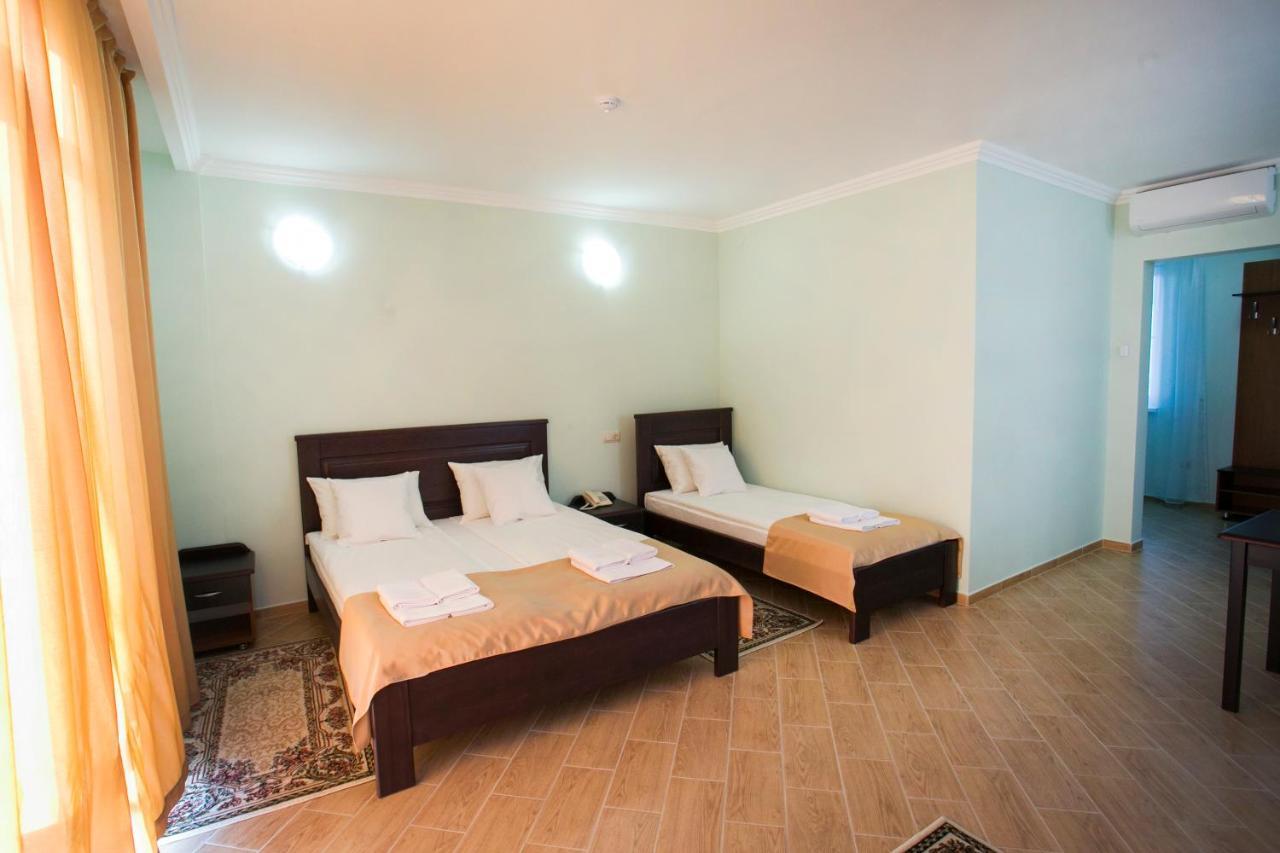 סוקהום Hotel Acra מראה חיצוני תמונה