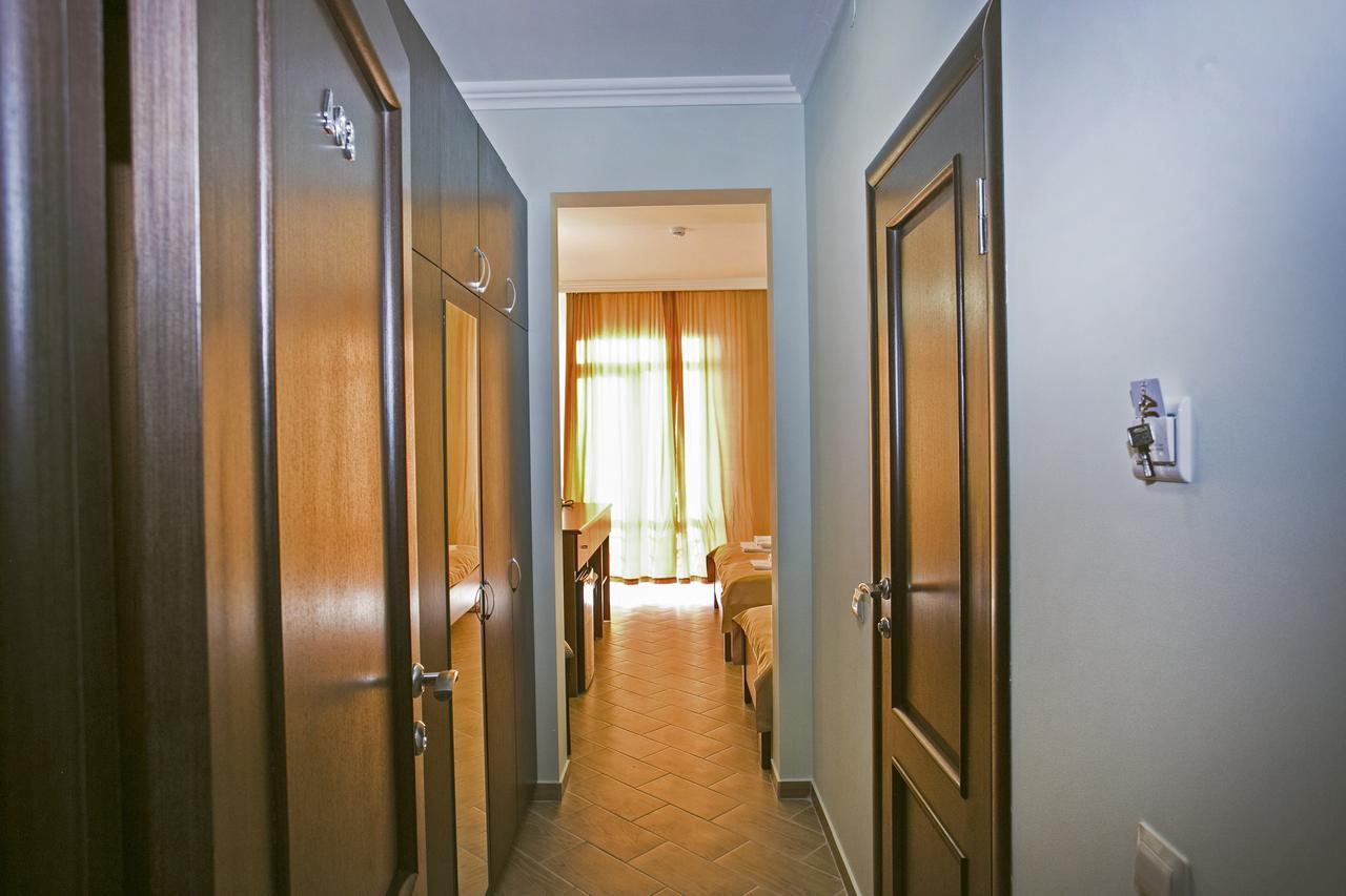 סוקהום Hotel Acra מראה חיצוני תמונה