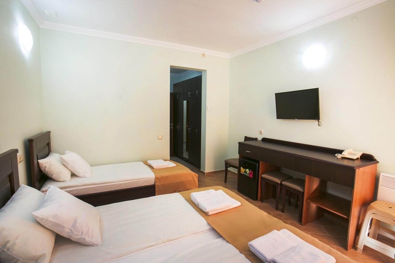 סוקהום Hotel Acra מראה חיצוני תמונה