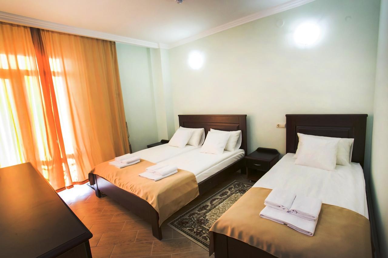 סוקהום Hotel Acra מראה חיצוני תמונה