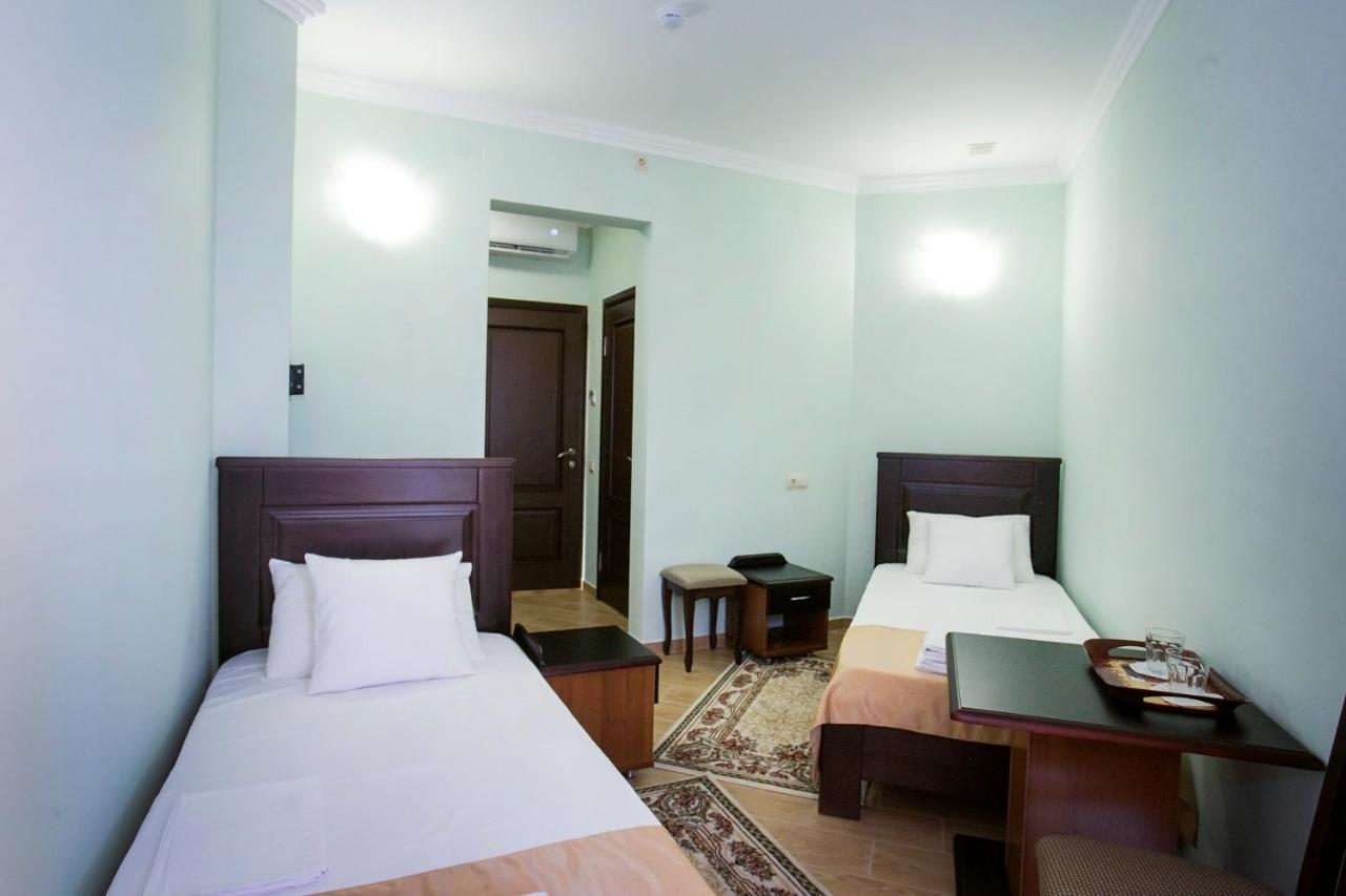 סוקהום Hotel Acra מראה חיצוני תמונה