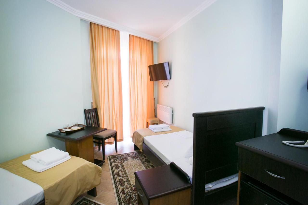 סוקהום Hotel Acra מראה חיצוני תמונה