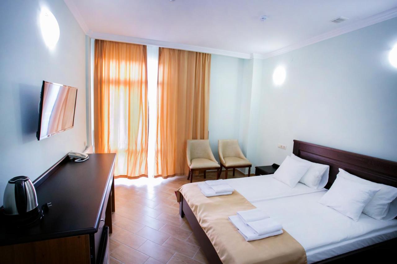 סוקהום Hotel Acra מראה חיצוני תמונה