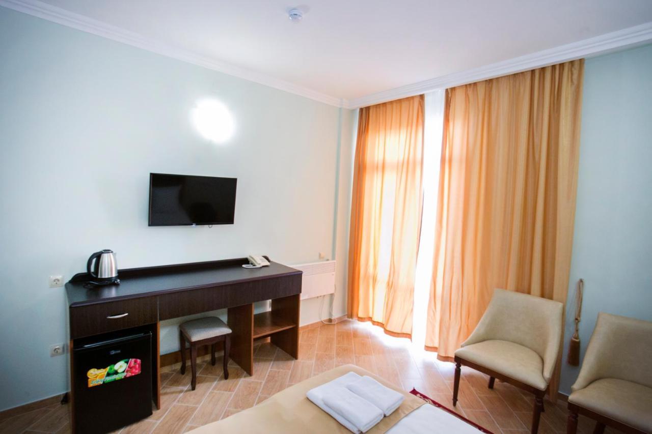 סוקהום Hotel Acra מראה חיצוני תמונה