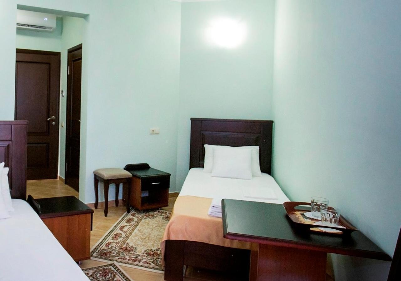 סוקהום Hotel Acra מראה חיצוני תמונה